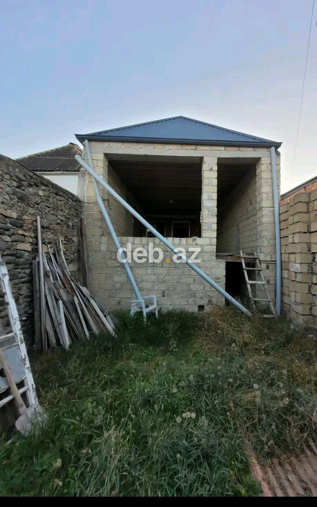 Satılır: Gence kilsenin yaninda 1.5 sotun icinde yari tikili heyet — Gəncə